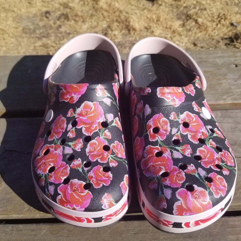 Classic rose pattern crocs